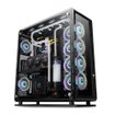 Gabinete Thermaltake Core P8 TG E-ATX Full Tower negro con paneles de vidrio templado y diseño modular para configuraciones gamer de alto rendimiento.