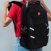 Imagen de Mochila negra para computadora con puerto USB