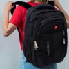 Imagen de Mochila negra para computadora  con puerto USB