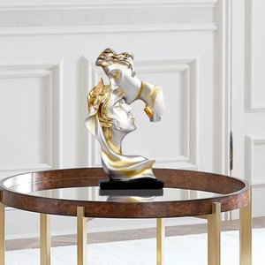 Imagen de Adorno decorativo escultura estatuilla Pareja en resina