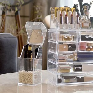 Imagen de Organizador de Brochas, Cepillos, Accesorios de Cosmética - En acrílico con tapa.