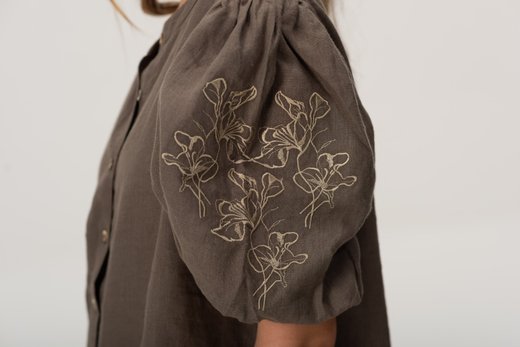 Imagen de Pampa - Vestido de Lino Bordado con Mangas Abullonadas Verde Oliva