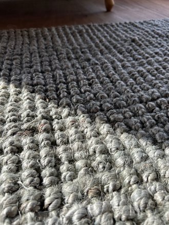 alfombra gris de fibra natural 