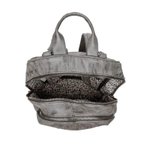 Imagen de Mochila maternal vegana Estocolmo incluye cambiador y ganchos para el coche