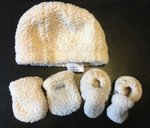Imagen de Set Gorro, botitas y mitones Corderito JJ Cole  0-6 meses