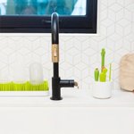 Imagen de Set Cepillos Limpiamemas Con Recipiente escurridor Boon - BLANCO