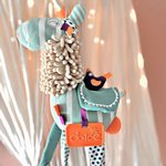 Imagen de Peluche Lucy La Llama sensorial con texturas