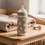 Imagen de Mamadera tetina fisiológica silicona 6m+ Suavinex 360ml marrón claro Wild And Free