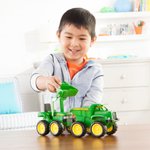 Imagen de Tractor excavador y camión volquete John Deere