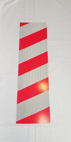 Imagen de CHAPA REFLECTIVA RECTANGULAR ROJA Y BLANCA A RAYAS