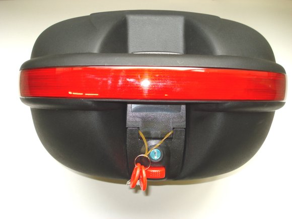 Imagen de VALIJA BAUL TRASERA PARA MOTO 45X39X28 COLOR NEGRO C/LLAVE