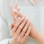 Imagen de Uñas en Gel Hortensia Dashing Diva Clear French Almond
