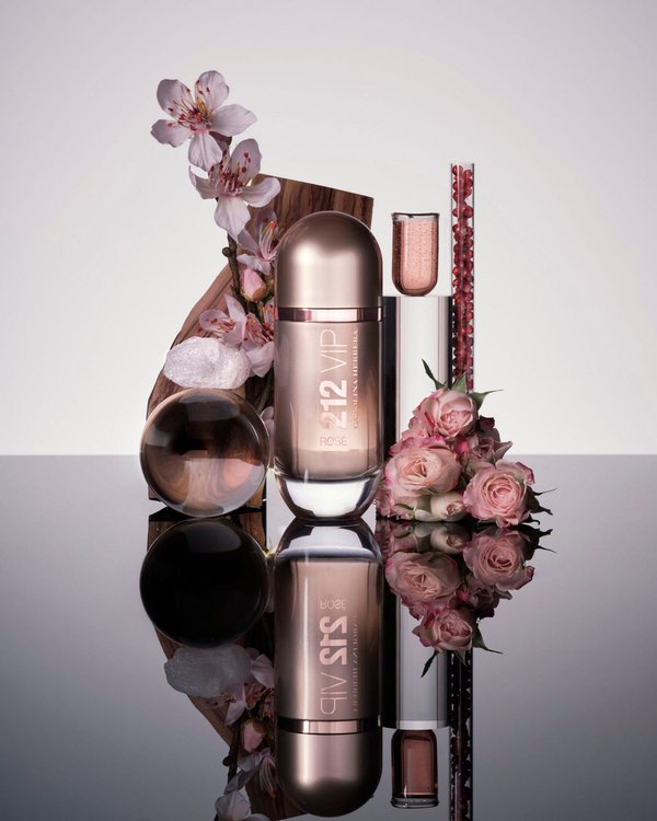 Imagen de Carolina Herrera 212 Vip Rose Perfume de Mujer 50 ml