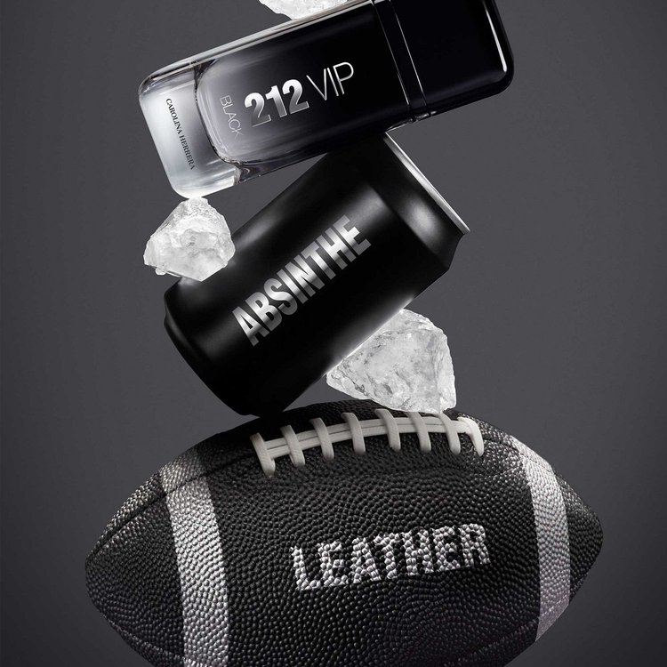 Imagen de Carolina Herrera Estuche 212 Vip Black Perfume de Hombre 100 ml + Gel Ducha